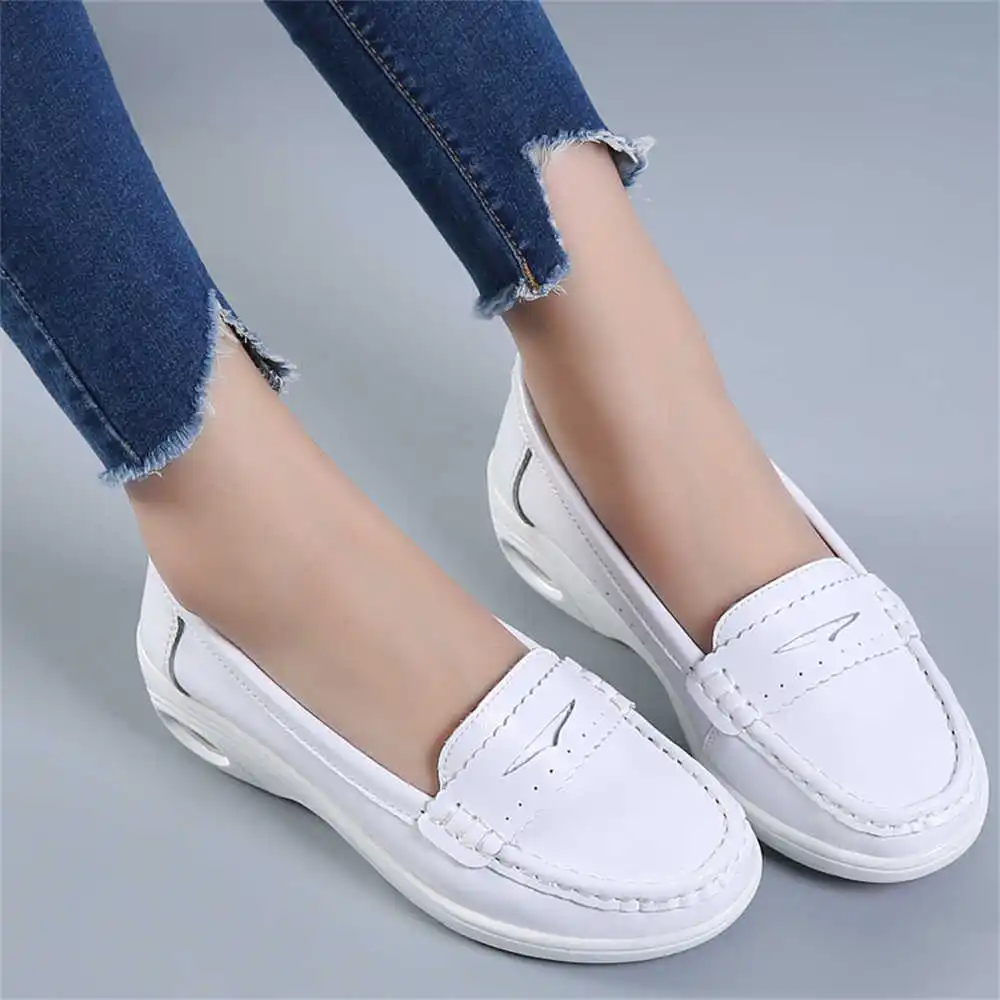 Thick Sole Slipon White Traine - مراجعة Tech Office Names وسعره
