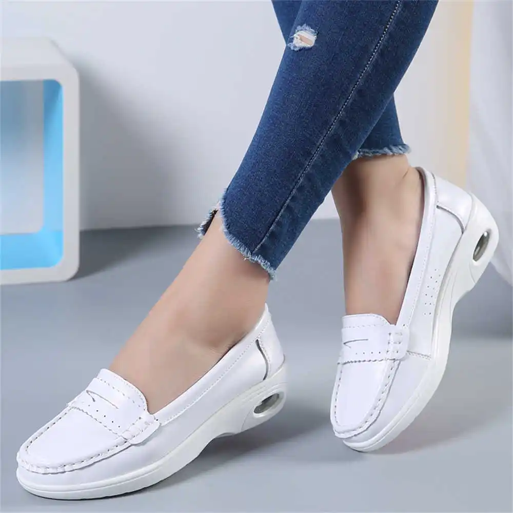 Thick Sole Slipon White Traine - مراجعة Tech Office Names وسعره
