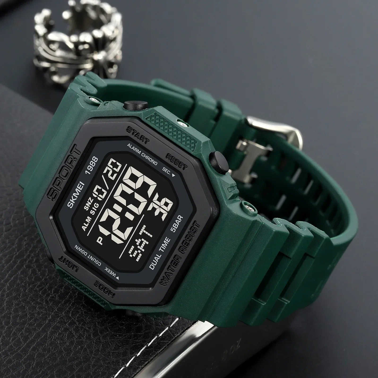 Skmei 1988 Men's Military Coun - مراجعة Digital Timer Countdown وسعره